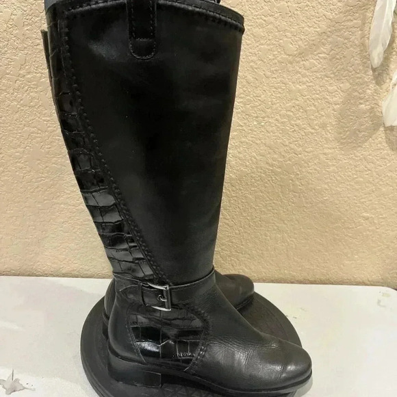 Van Eli Tall Leather Riding Boots Size 7 Low Chunky Heel Embossed Buckle Western - Picture 1 of 7